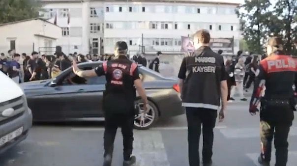 Polis ekiplerinden Narko-Okul uygulaması: 127 araç 347 kişi sorgulandı